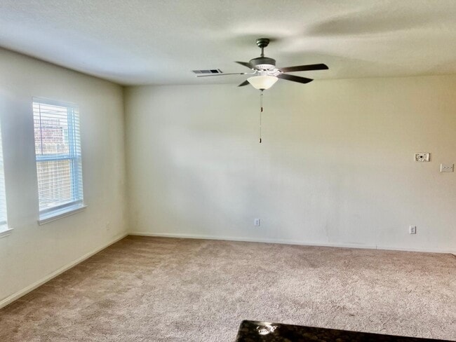 Building Photo - 6159 El Oro Dr