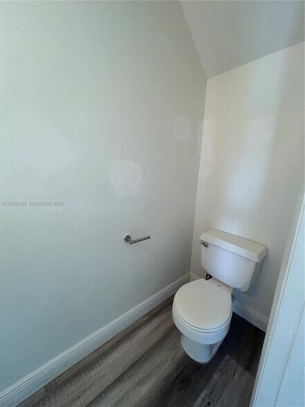 Building Photo - 9472 Palm Cir S
