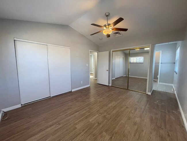 Building Photo - $0 DEPOSIT OPTION. TRI-LEVEL AURORA HOME WITH MODERN AMENITIES AND SPACIOUS INTERIORS