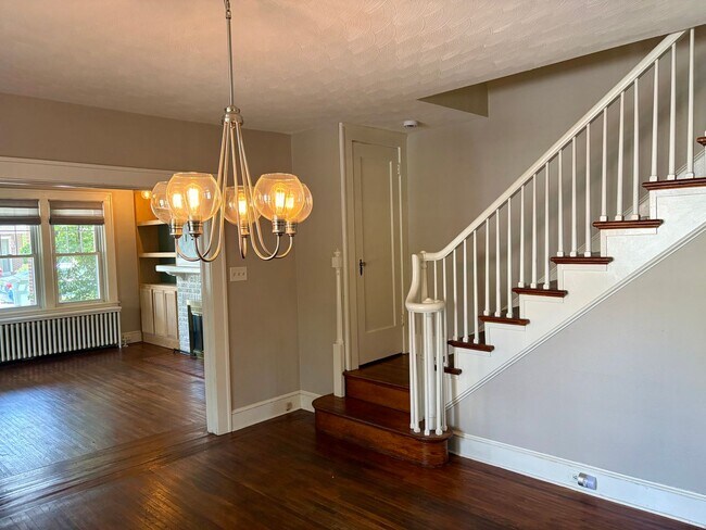 Building Photo - 4 Bedroom 1.5 Bath in Suburban SD- Large Yard/Deck and Garage
