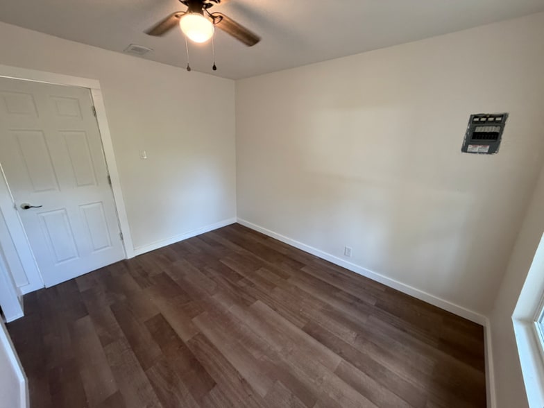 Building Photo - 616 SE 13th Terrace