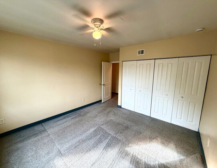 Building Photo - 207 Newport Rd