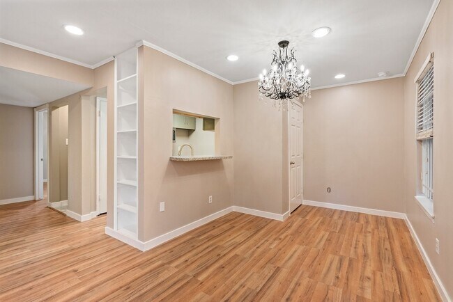 Building Photo - 6401 Skyline Dr