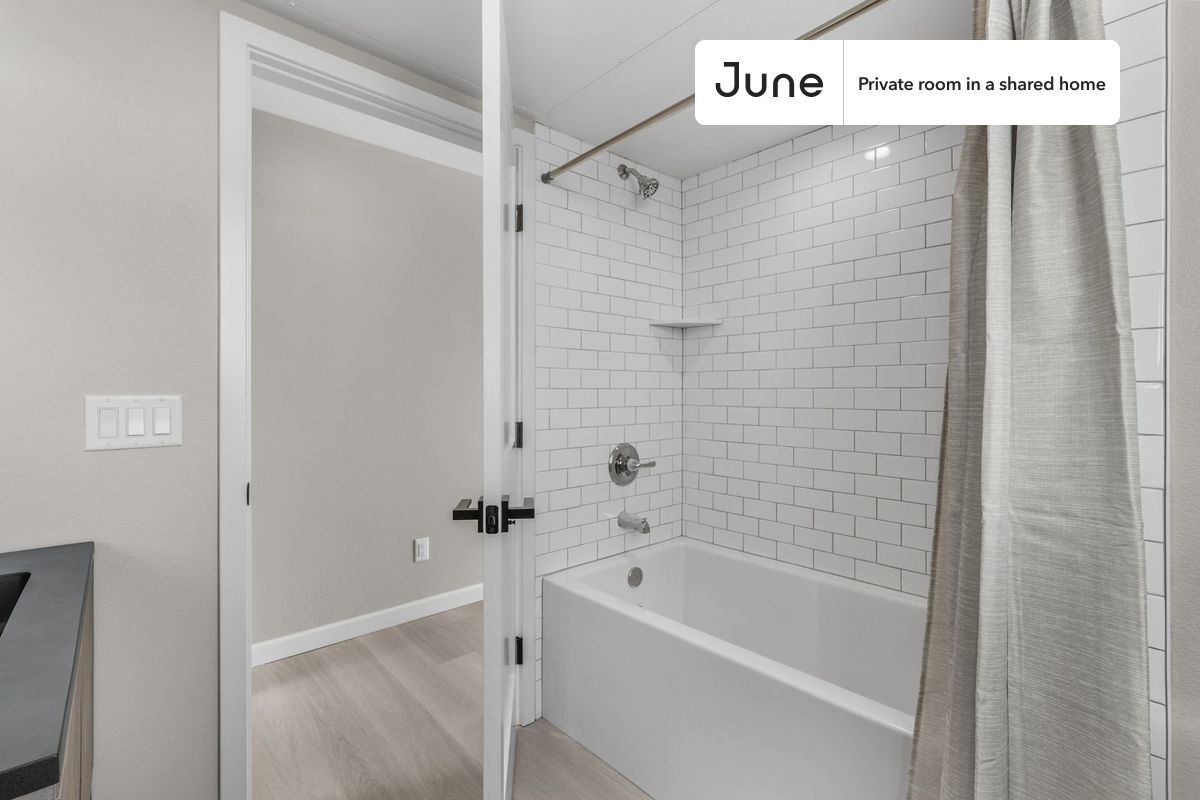 Building Photo - Room in Shared 5 bed/5 bath home