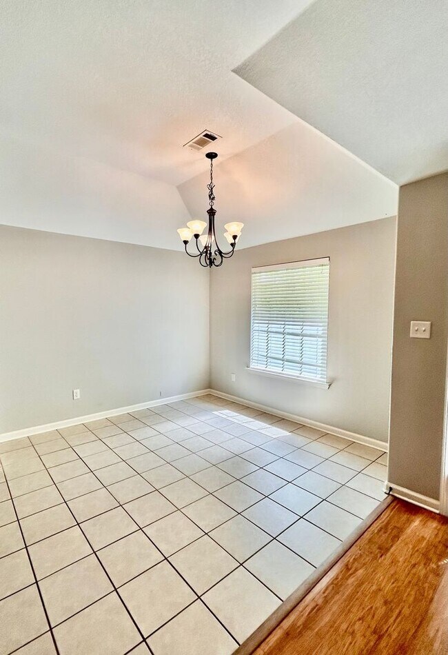 Building Photo - Charming newly renovated Home in Cordova, TN