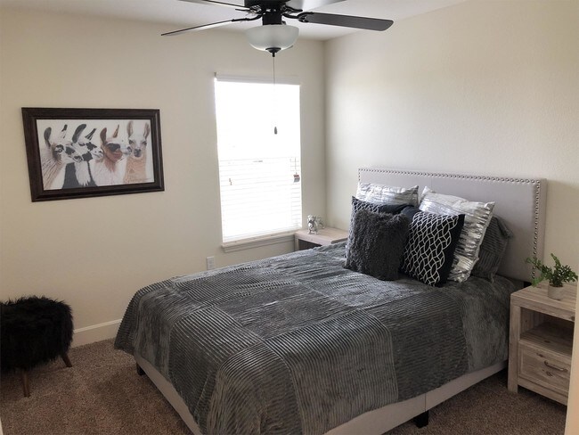 Building Photo - 19535 Mulberry Ln