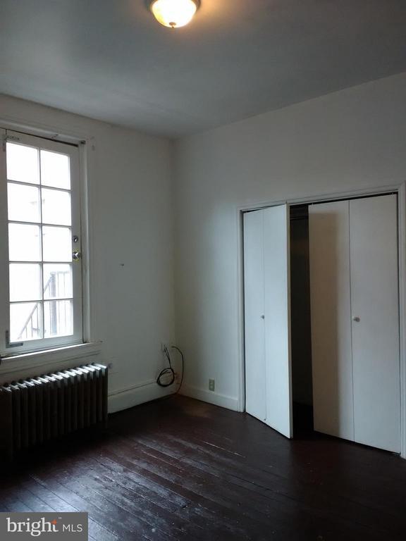 Building Photo - 146 N 5th St