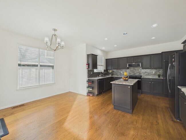 Building Photo - 2899 Woodbriar Dr