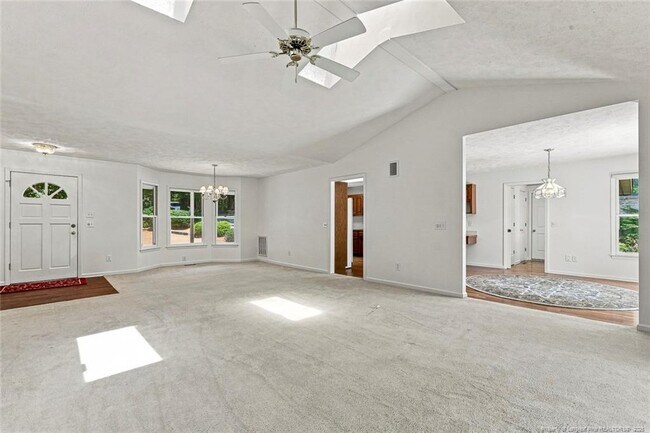 Building Photo - 709 Essex Ct