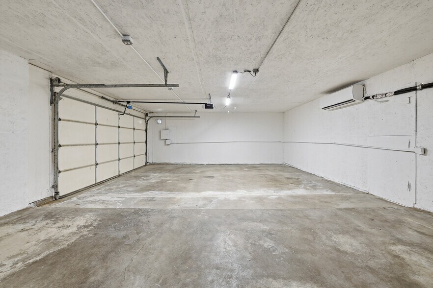 Building Photo - 9837 E Avenue R10