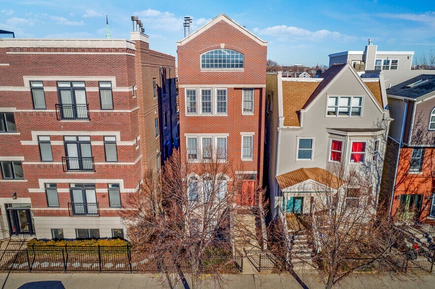 Building Photo - 1320 W Diversey Pky