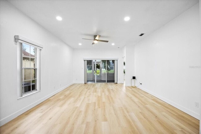 Building Photo - 5802 Parkview Point Dr