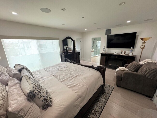 Building Photo - Luxury Coastal Living – Brand New Custom H...