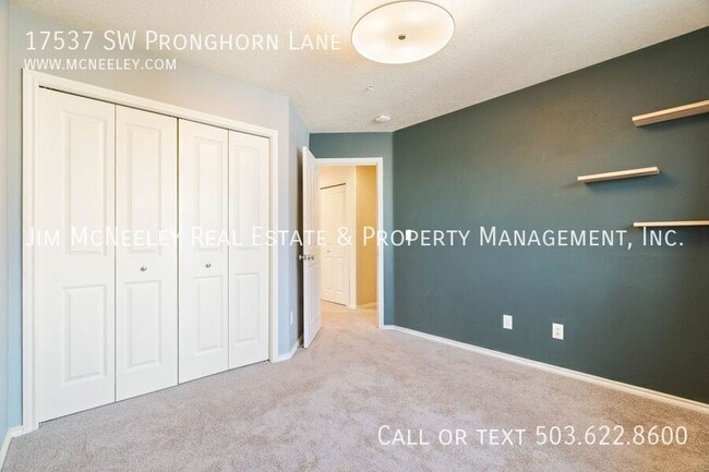 Building Photo - 17537 SW Pronghorn Ln