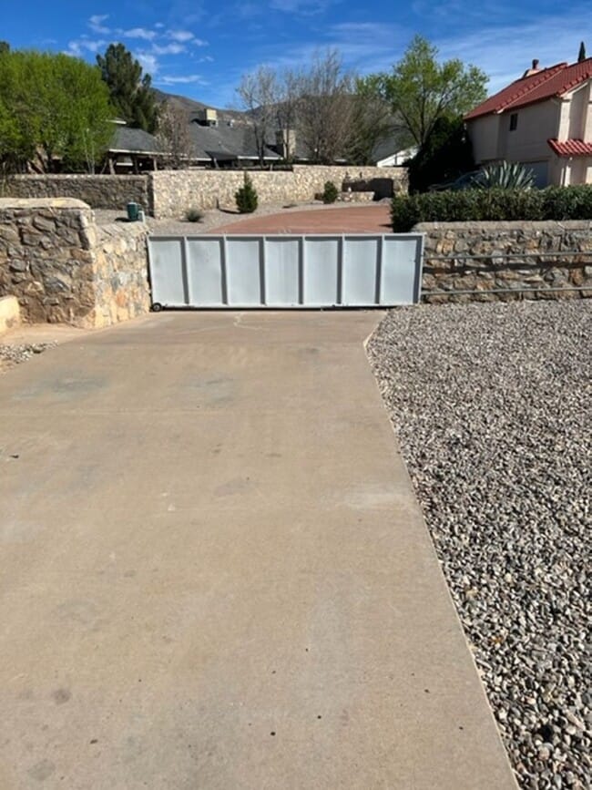 Building Photo - Beautiful home on a large corner lot with RV parking