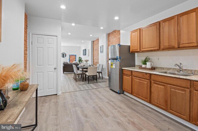 Building Photo - 2654 Wilkens Ave