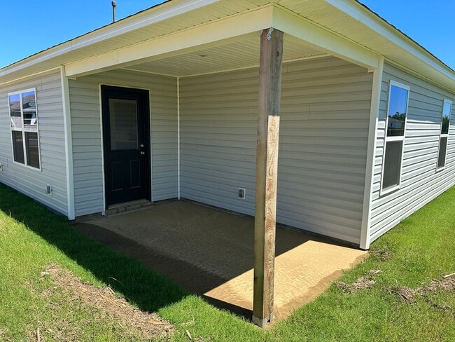 Building Photo - New 3 Bedroon, 2 Bath 2 car garage