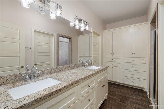 Building Photo - 14 E St