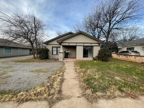 Building Photo - 1534 Chestnut St