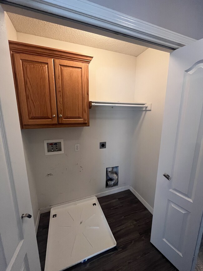 Building Photo - 723 Iron Horse Dr