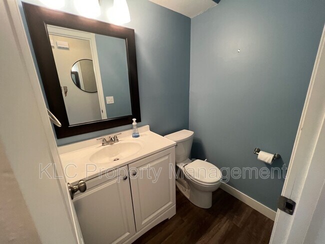 Building Photo - 9748 Lincoln Ave