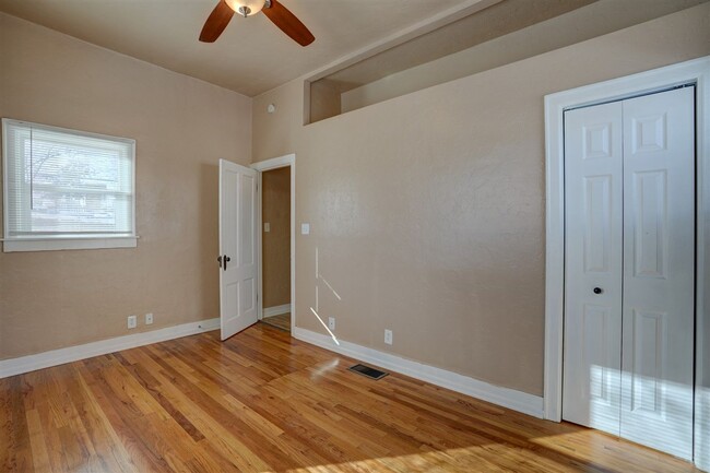 Building Photo - 125 N Alarcon St