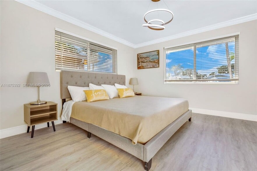 Building Photo - 5740 NE 19th Ave