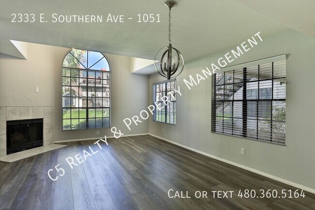 Building Photo - Adorable 2 Bed/2 Bath Tempe Townhouse