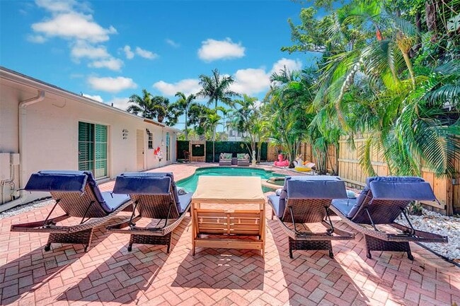 Building Photo - 1129 NE 2nd Ave