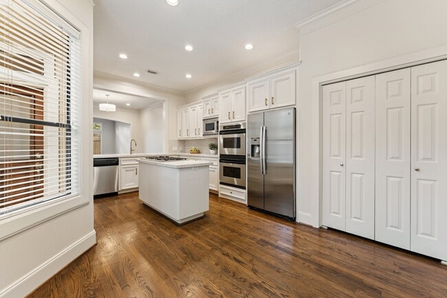 Building Photo - 5422 Gibson St