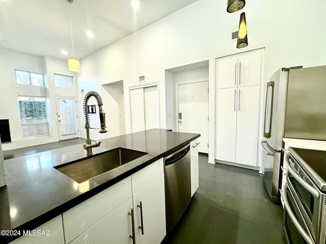 Building Photo - 7620 E Callisto Cir