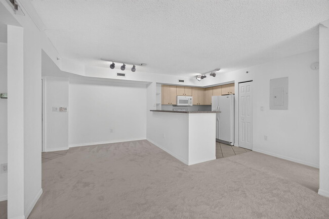 Building Photo - 1801 N Flagler Dr