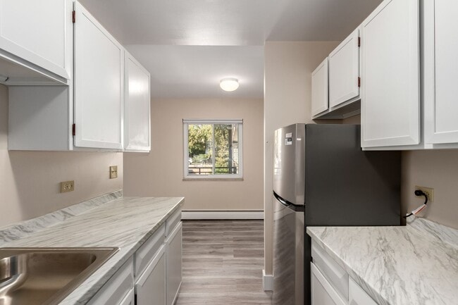 Building Photo - 830 20th St