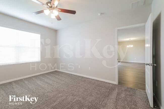 Building Photo - 401 Panda Pl