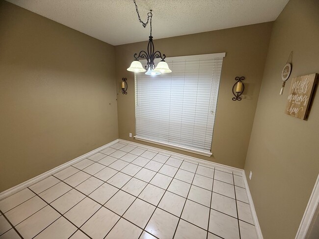 Building Photo - 5168 Femmer Ct