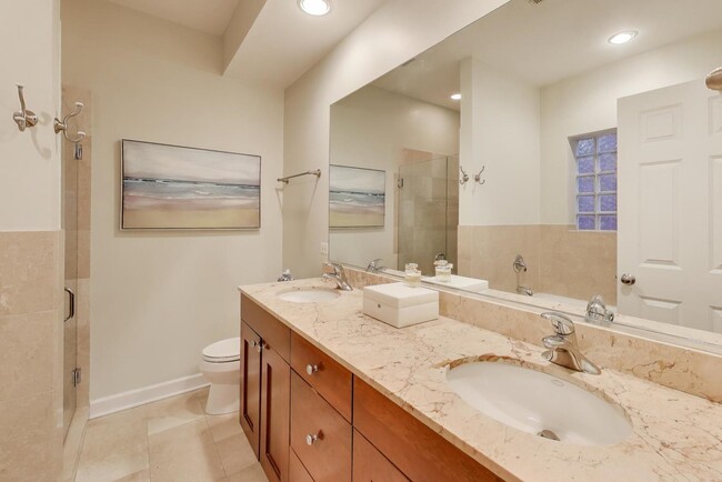 Building Photo - 1529 N Mohawk St