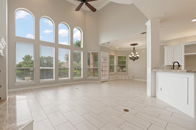 Building Photo - 905 Brazos Dr