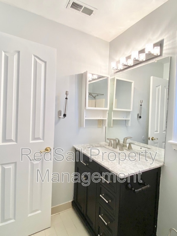 Building Photo - 851 Weston Ct