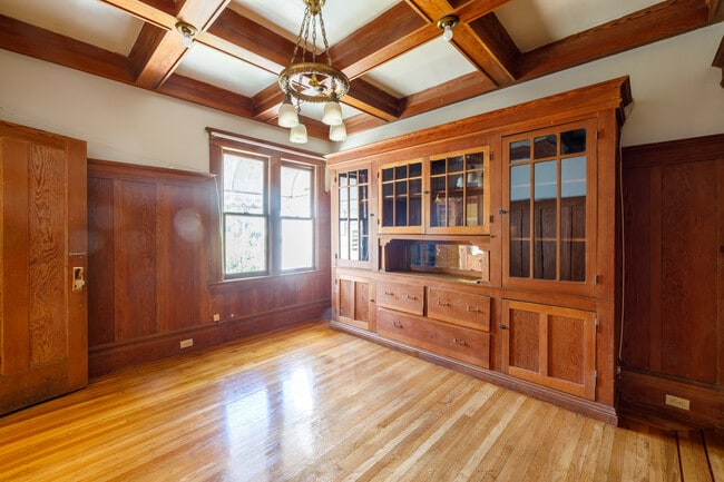 Building Photo - 2840 Bryant St