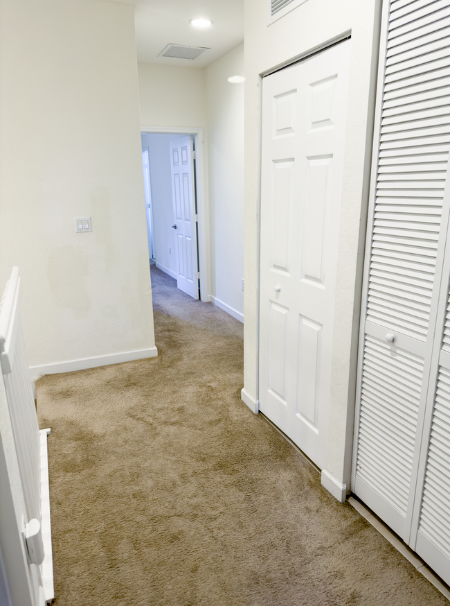 Hallway to Masterbedroom - 15069 SW 115th St