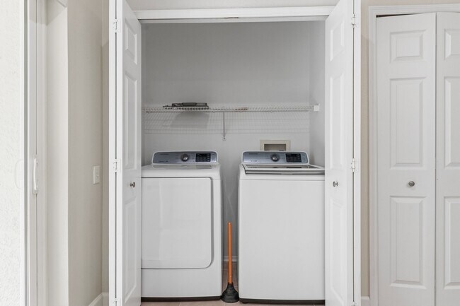 Building Photo - 8671 Hunters Key Cir