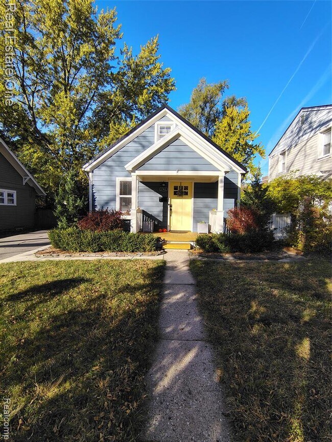 Building Photo - 241 N Helen Ave