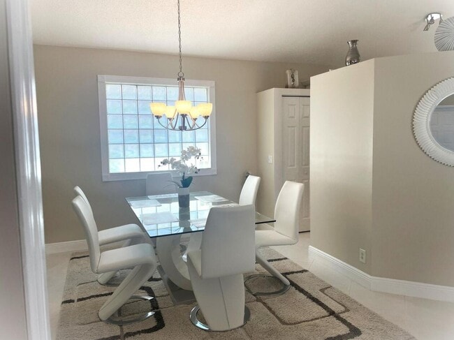 Building Photo - 9731 Cherry Blossom Ct