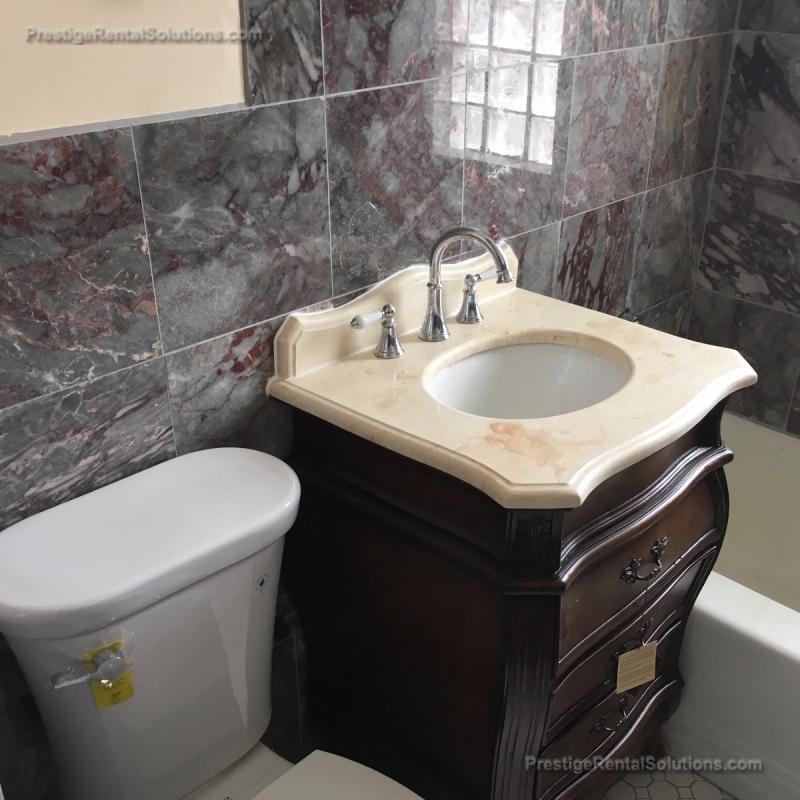 Building Photo - 120 Gladstone St