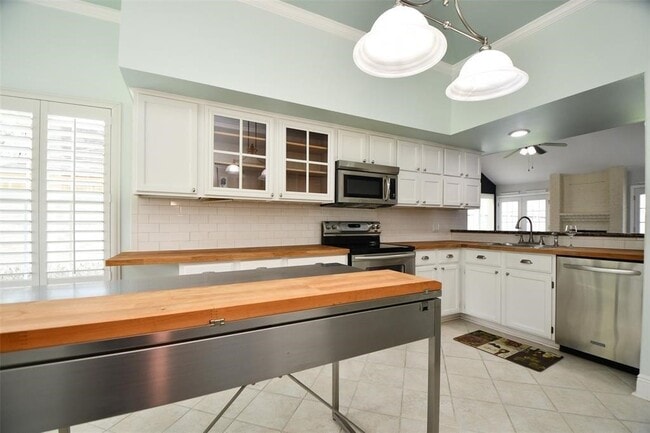 Building Photo - 12814 Ashford Meadow Dr