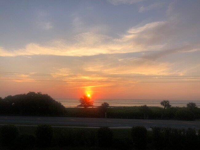 Building Photo - 5159 N Hwy A1A