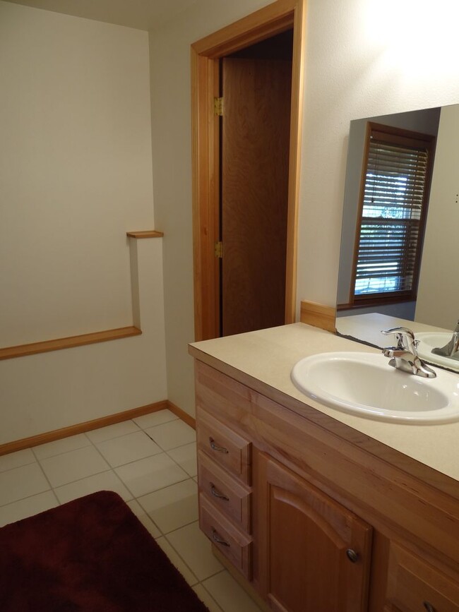 Building Photo - 6 Bedroom Home in Bellingham!