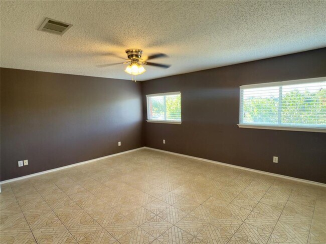Building Photo - 3640 Bass Loop