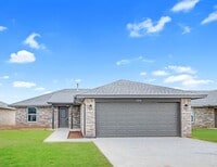 Building Photo - 1626 Highland Loop