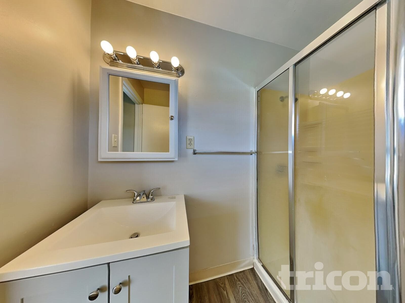 Building Photo - 1370 University Terrace